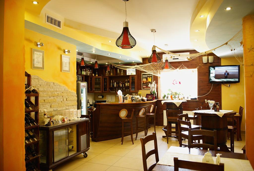 Hotel Marina Nielisz Ngoại thất bức ảnh