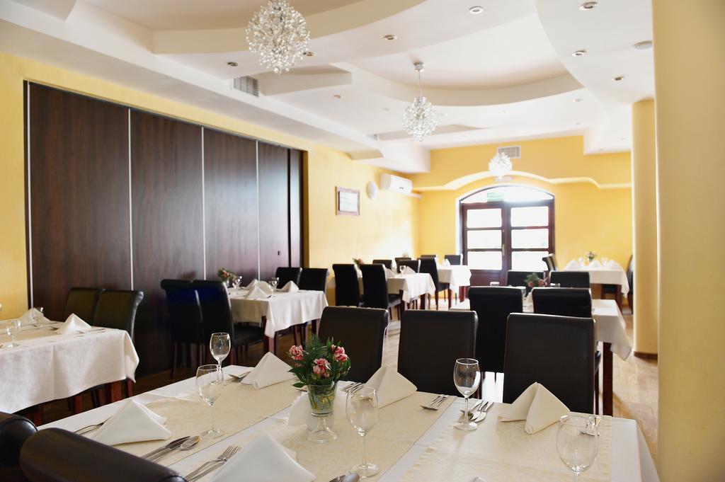 Hotel Marina Nielisz Ngoại thất bức ảnh