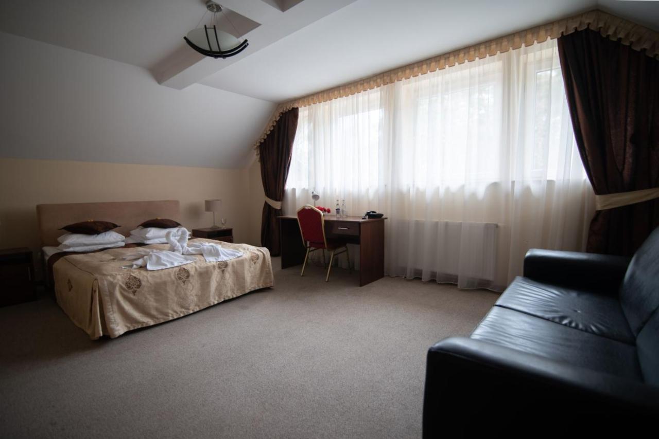 Hotel Marina Nielisz Ngoại thất bức ảnh
